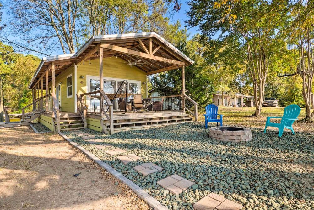 Lovely Toledo Bend Studio with Scenic Views!